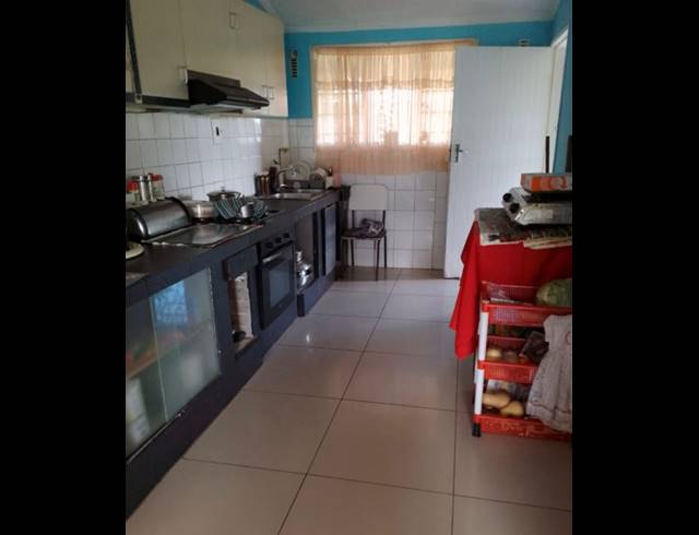 4 BEDROOM HOUSE FOR SALE IN NEWLANDS EAST